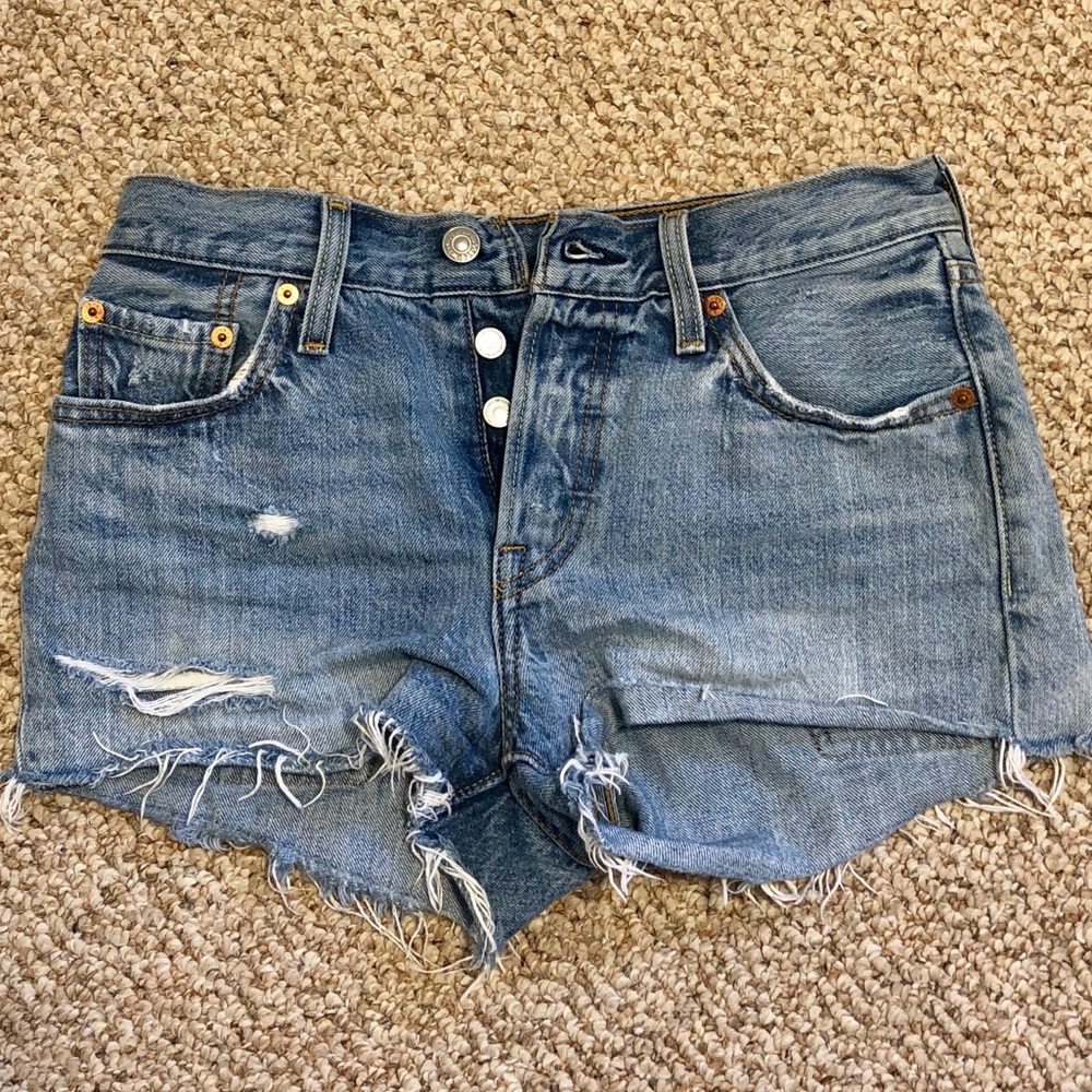 Levi Denim Shorts✨